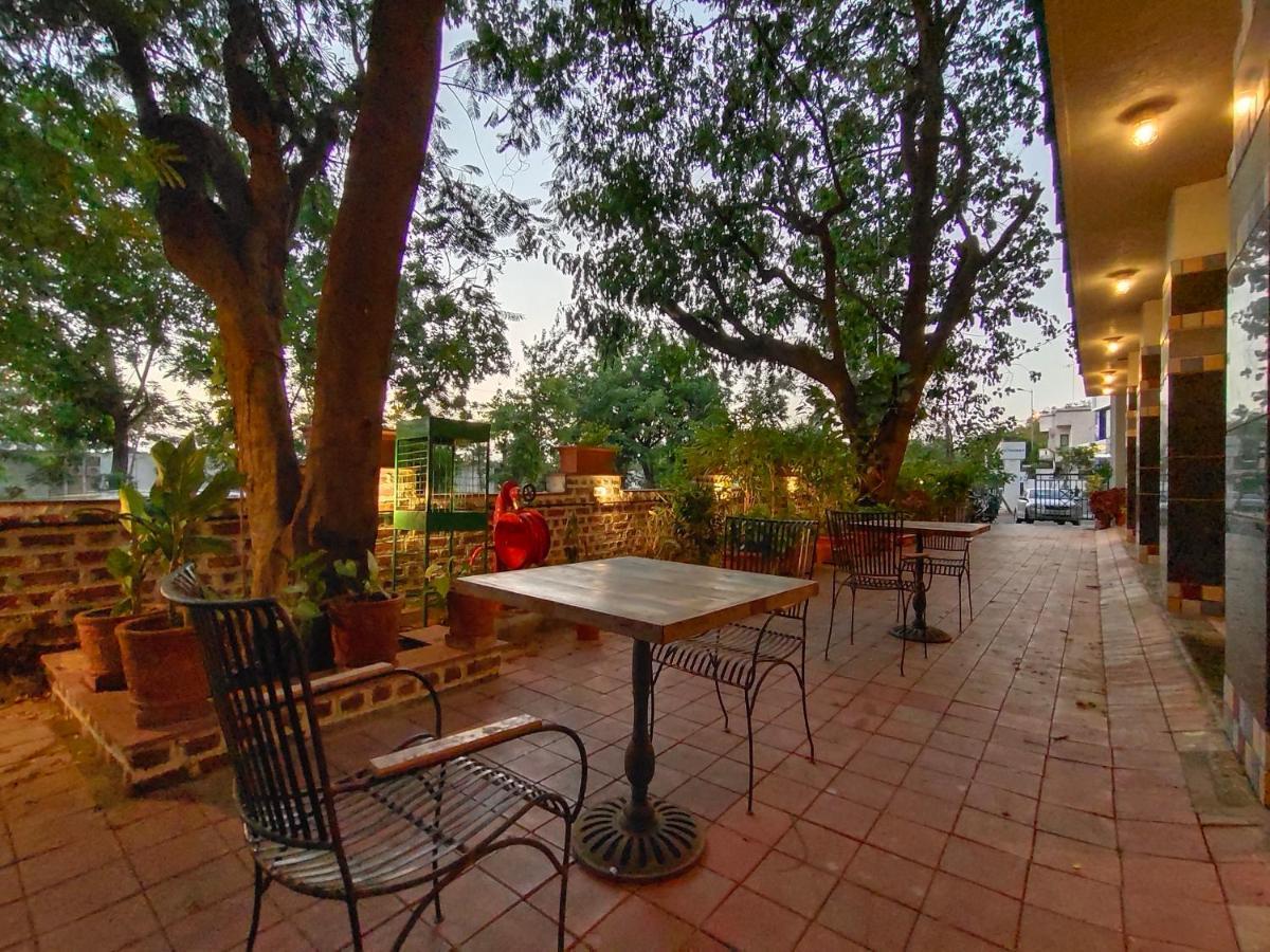 סוראט Bougainvilla Apartment מראה חיצוני תמונה